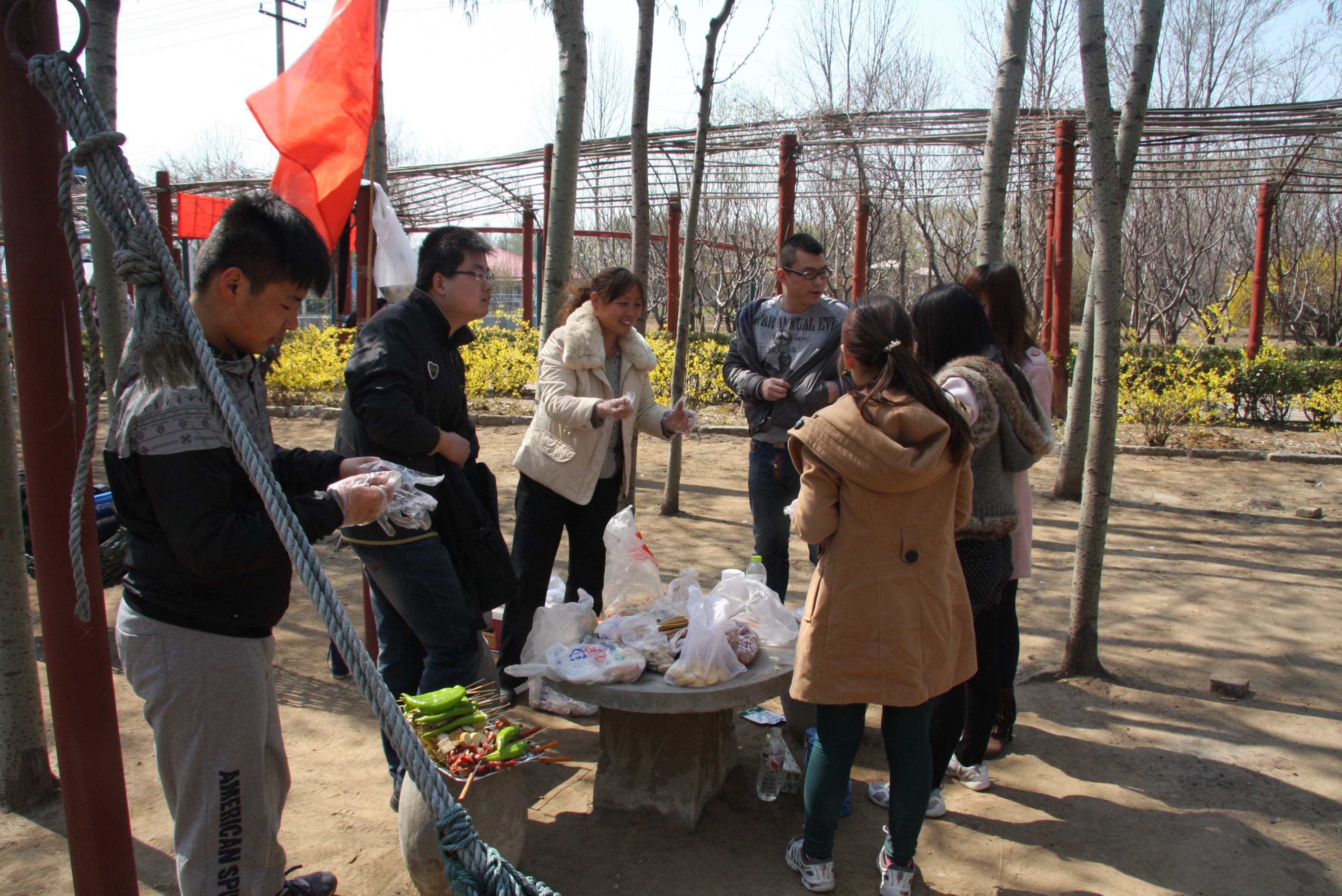 威龍公司組織東方樂(lè)園自助燒烤活動(dòng)